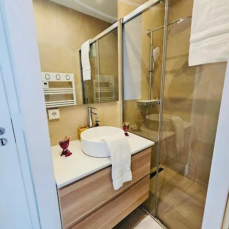 2 Bedroom With Terrace And Parking Apartment