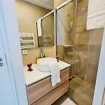 2 Bedroom With Terrace And Parking 아파트
