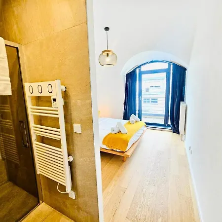 Apartment 2 Bedroom With Terrace And Parking *