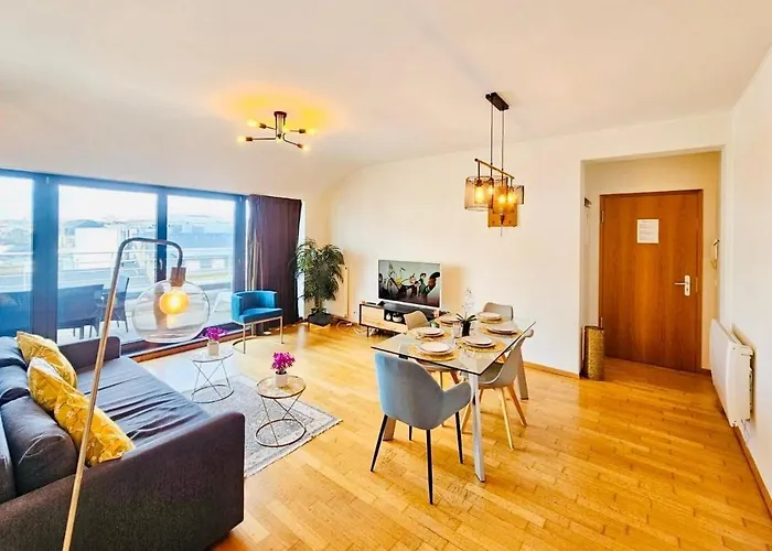 2 Bedroom With Terrace And Parking 아파트