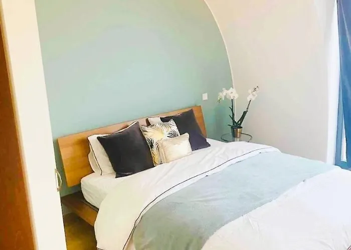 2 Bedroom With Terrace And Parking Apartament