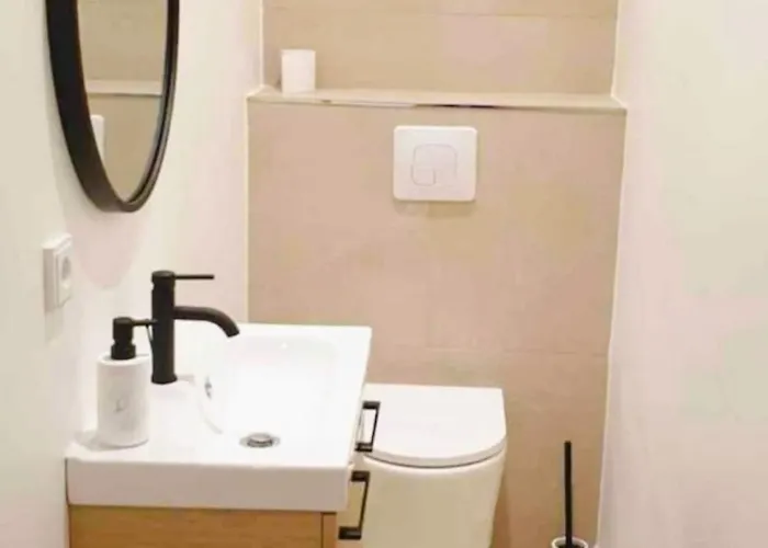 2 Bedroom With Terrace And Parking 아파트