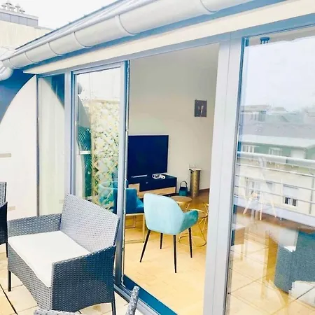 Lägenhet 2 Bedroom With Terrace And Parking