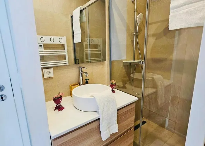 2 Bedroom With Terrace And Parking Lägenhet